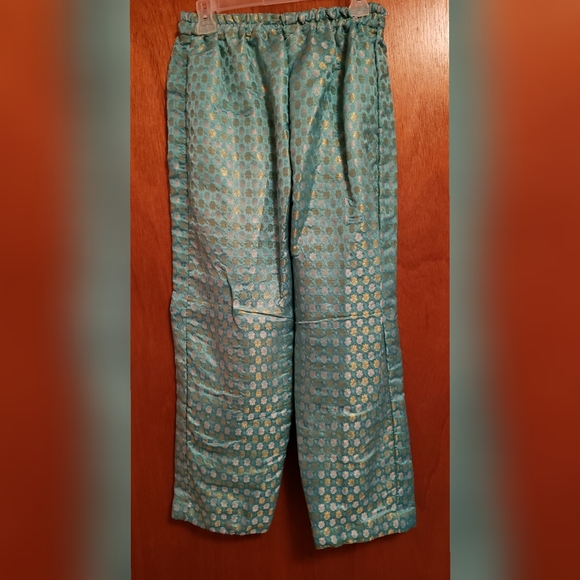 Pakistani Suit - Picture 4 of 5